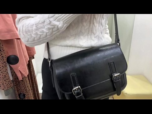 ❤️ Offentlig onani av ungtispe FeralBerry med en dildo i prøverommet Hjemmelaget porno ved no.drpornofilme.ru